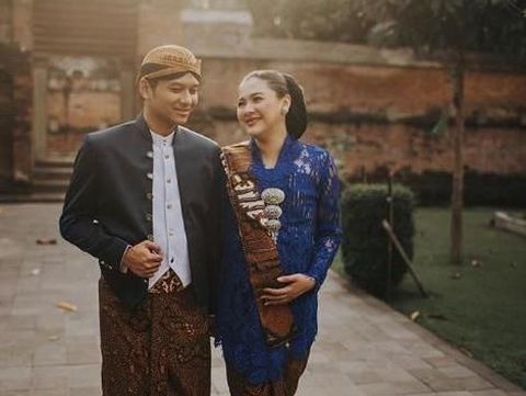 10 Maternity Photoshoot Selebritas yang Menarik Perhatian di 2018