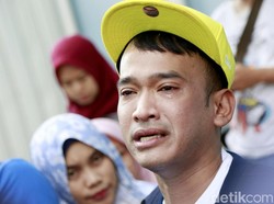 Rumahnya Dilempar Batu, Ruben Onsu Belum Resmi Lapor Polisi