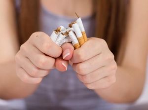 Punya Gangguan Makan, Wanita Ini Hobi Ngemil Rokok dan Kapur