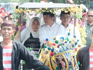 Hadiri Deklarasi Ulama Se-Madura, Jokowi Naik Delman Bareng Yenny Wahid