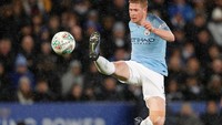 Sodoran Nicolas Otamendi diselesaikan De Bruyne dengan sepakan dari depan kotak penalti. REUTERS/Darren Staples.