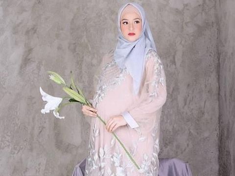 10 Maternity Photoshoot Selebritas yang Menarik Perhatian di 2018