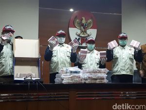 Selain Duit dan Smartphone, Mulyana Diduga Disuap Fortuner