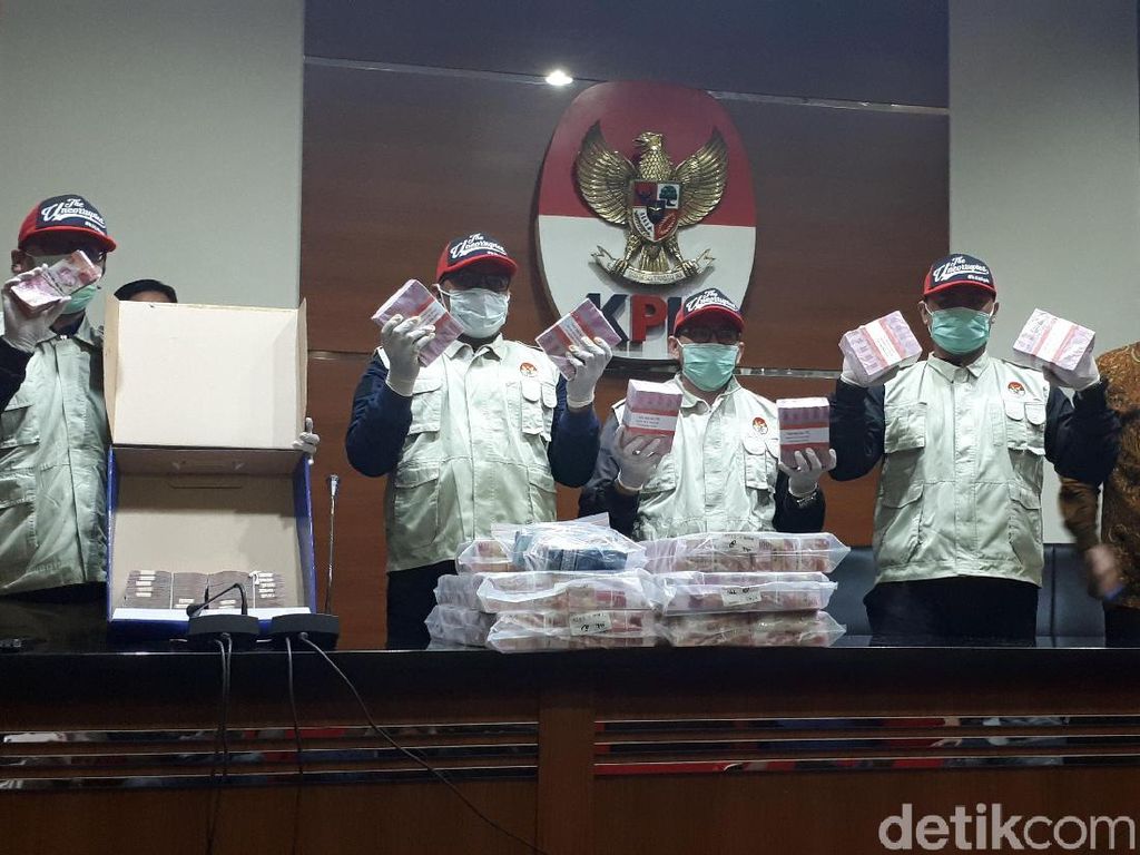 Selain Duit dan Smartphone, Mulyana Diduga Disuap Fortuner Selain Duit dan Smartphone, Mulyana Diduga Disuap Fortuner