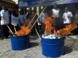 Video Puluhan Ribu KTP Dibakar di Ponorogo