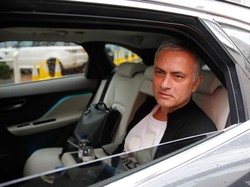 Emosionalnya Makan Siang Terakhir Mourinho Usai Dipecat MU