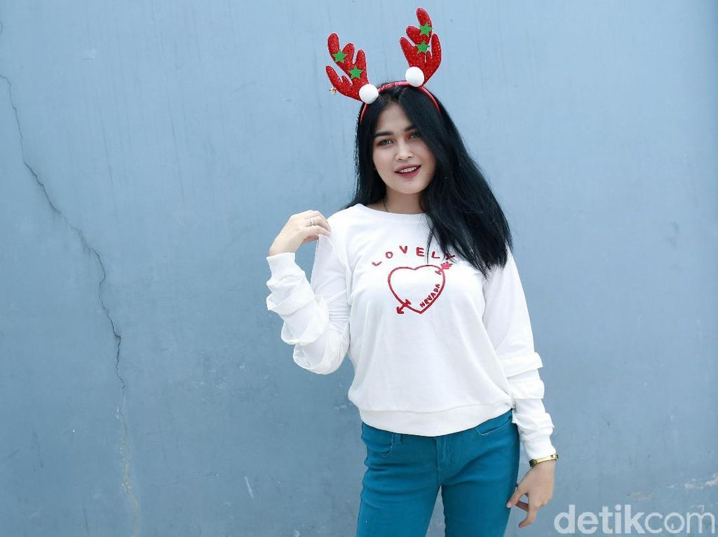 Pindah Agama, Ovi Sovianti Tak Ingin Main-main Pindah Agama, Ovi Sovianti Tak Ingin Main-main