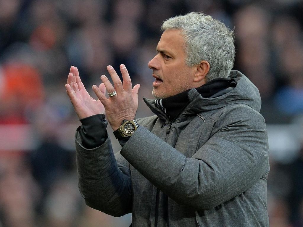 Mourinho Cemburu Lihat Klopp dan Guardiola Punya Klub Suportif Mourinho Cemburu Lihat Klopp dan Guardiola Punya Klub Suportif
