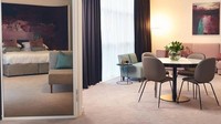 Mourinho menghabiskan total 895 hari di hotel ini selama jadi manajer MU. Itu berarti biaya yang dikeluarkan untuk sewa kamar mencapai 537 ribu pound sterling atau sekitar Rp9,8 miliar, belum termasuk ongkos tambahan. Foto: Instagram @thelowryhotel