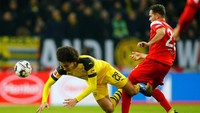 Meski dominan, Dortmund terus kesulitan menghadapi agresivitas Fortuna. (Foto: REUTERS/Thilo Schmuelgen)