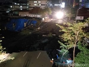 Misteri di Balik Amblesnya Jalan Gubeng di Surabaya