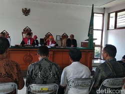Billy Sindoro Didakwa Suap Bupati Bekasi Rp 16 M dan SGD 270 Ribu