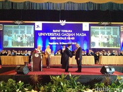Menteri Basuki Raih Anugerah Hamengku Buwono IX Award dari UGM