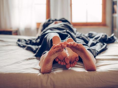 Triks Menyiasati Waktu Bercinta di Tengah Kesibukan Kerja