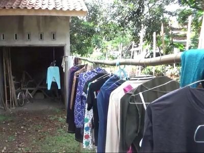 Garasi Rumah Ojol Dedi yang Bukan untuk MINI Cooper Rp 12.000