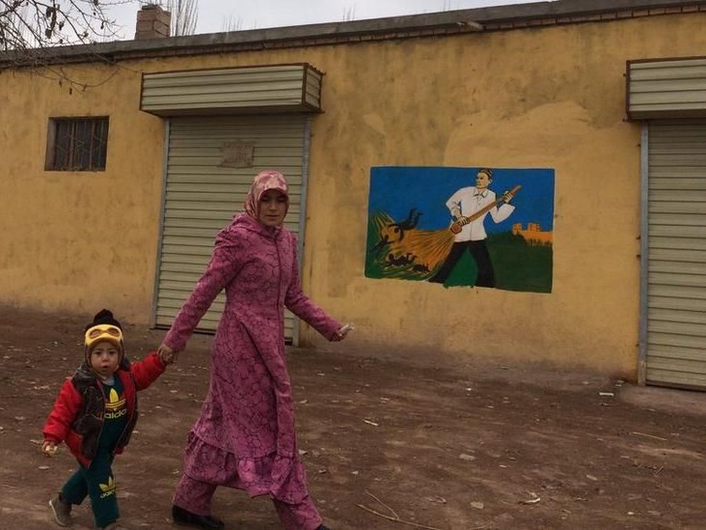 Tentang Propaganda Pemerintah China untuk Kaum Uighur di Xinjiang Tentang Propaganda Pemerintah China untuk Kaum Uighur di Xinjiang