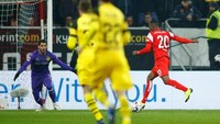 Dominan, Dortmund malah kebobolan di menit ke-22. Dude Lukebakio membawa Fortuna memimpin. (Foto: REUTERS/Thilo Schmuelgen)