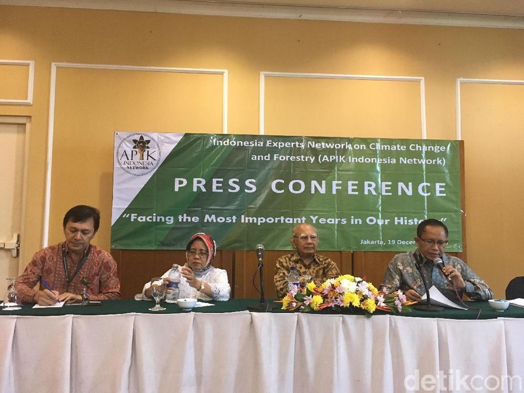 Emil Salim Khawatir Perubahan Iklim Mengancam Indonesia Emil Salim Khawatir Perubahan Iklim Mengancam Indonesia