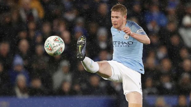 Kevin De Bruyne membuat parodi adegan di film 'Home Alone'. (