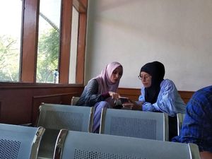 Muncul di Sidang Suami, Inneke Koesherawati Dipanggil Jadi Saksi Muncul di Sidang Suami, Inneke Koesherawati Dipanggil Jadi Saksi