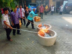 Puluhan Ribu e-KTP Dimusnahkan Dispendukcapil Lamongan