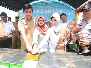 Kemendes PDTT Resmikan Jalan 3,2 Km di Perbatasan Timor Leste Kemendes PDTT Resmikan Jalan 3,2 Km di Perbatasan Timor Leste