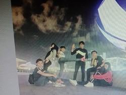 Parto Unggah Foto Bareng Keluarga, Netizen Lihat Awan Berlafaz Allah