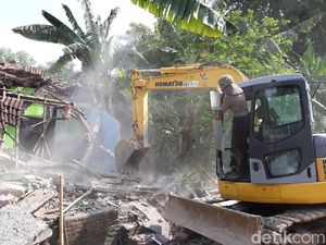 Bentrokan Awali Eksekusi Lahan Kentingan Baru Solo Bentrokan Awali Eksekusi Lahan Kentingan Baru Solo