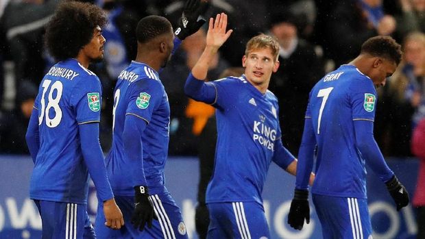 Leicester City menyamakan skor 1-1 berkat gol Marc Albrighton. (