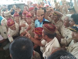 Temui Pengusaha Konveksi, Sandi Prihatin Barang Impor China