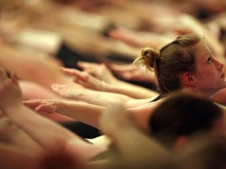 Aqua Yoga, Pilihan Olahraga untuk Atasi Masalah Sendi Otot