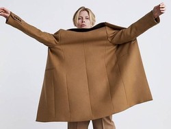 Zara Ditertawakan karena Tampilkan Model Pakai Blazer Terbalik