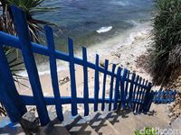 Anak tangga menuju pantai (Pradito Rida Pertana/detikTravel)