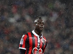 Mario Balotelli belum habis. Dengan kontrak bersama Nice yang habis di musim panas 2019 ini, dia digosipkan tengah jadi bidikan Napoli, Masrseille, sampai Philadelphia Union di MLS. (VALERY HACHE / AFP)