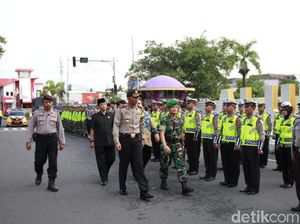 Tiap Gereja di Ciamis-Pangandaran Dijaga 20 Polisi Tiap Gereja di Ciamis-Pangandaran Dijaga 20 Polisi
