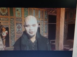 Syuting Klip Dandan Ala Pantomim, Ahmad Dhani: Bingung Saya Tetap Ganteng