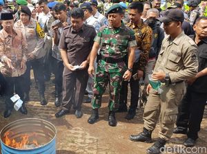 Polres Cianjur Musnahkan Ribuan e-KTP Rusak dan Minuman Keras