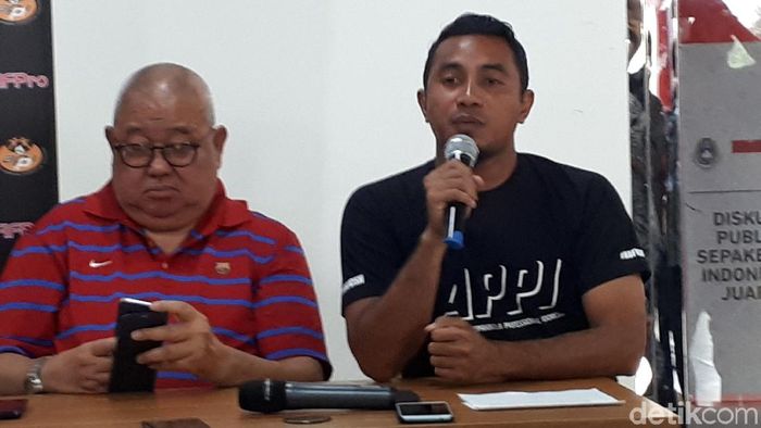 Wakil Ketua APPI Firman Utina saat menggelar konferensi pers, Kamis (20/12/2018). (Foto: Mercy Raya/detikSport) Wakil Ketua APPI Firman Utina saat menggelar konferensi pers, Kamis (20/12/2018). (Foto: Mercy Raya/detikSport)