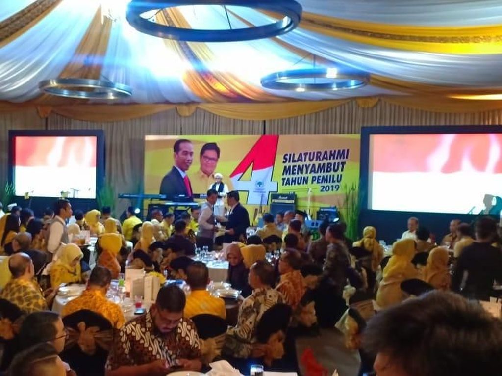 Airlangga di Silaturahmi Golkar: Selamat Bergabung TGB Airlangga di Silaturahmi Golkar: Selamat Bergabung TGB