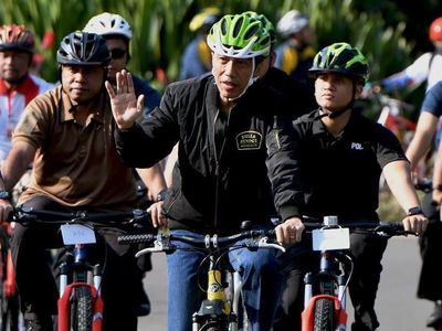 Jaket Buatan Brand Lokal Solo Ini Lagi Sering Dipakai Jokowi ke Mana-mana
