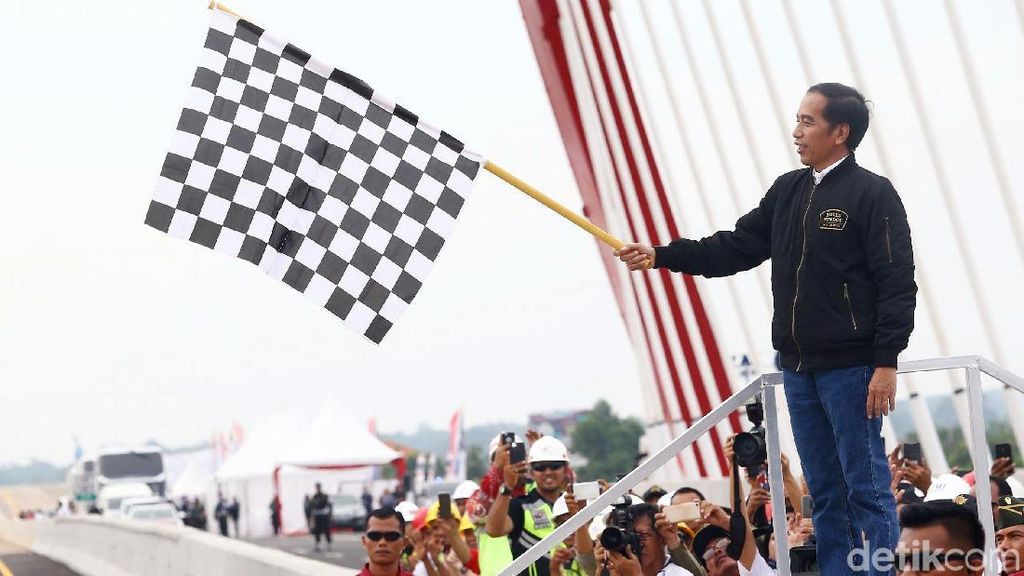 Usai di Jatim, Jokowi Resmikan 3 Ruas Tol di Jateng Usai di Jatim, Jokowi Resmikan 3 Ruas Tol di Jateng