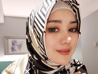 Gaya Bebi Silvana, Istri Baru Opick Pakai Hijab Syari hingga Cadar