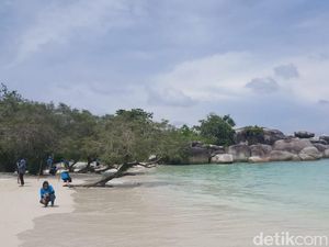 Tahun Baru di Belitung? ke Pantai Laskar Pelangi Saja