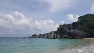 Foto: Eksotisnya Pantai Laskar Pelangi di Belitung