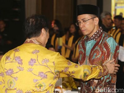 Potret TGB Curi Perhatian di Silaturahmi Partai Golkar