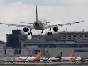 Petugas ATC Kena COVID, Bandara Inggris Batalkan 160 Penerbangan Petugas ATC Kena COVID, Bandara Inggris Batalkan 160 Penerbangan