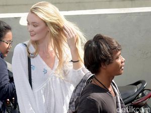 Mahar Sederhana di Pernikahan Nur Khamid dengan Bule Cantik Asal Inggris Mahar Sederhana di Pernikahan Nur Khamid dengan Bule Cantik Asal Inggris