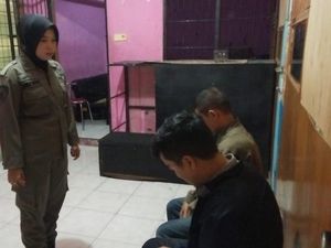 Pasangan Homo Digerebek Satpol PP Padang, Tisu Berlendir Jadi Bukti