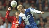 4. Blackburn Rovers (status juara bertahan di musim 1995-96). 89 poin 1994-95 vs 61 poin 1995-96. Foto: CliveBrunskill/Allsport