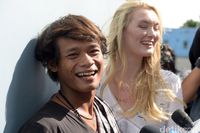 Cerita Cinta Nur Khamid dan Polly Tak Terhalang Perbedaan Ras